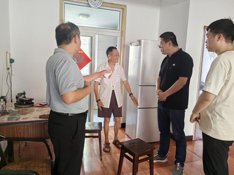 1722472300245940.jpg 慰问_副本.jpg